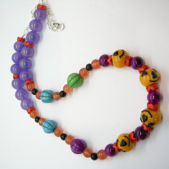 Pumpkins and pearls lampwork necklace - Picture 14 of 16